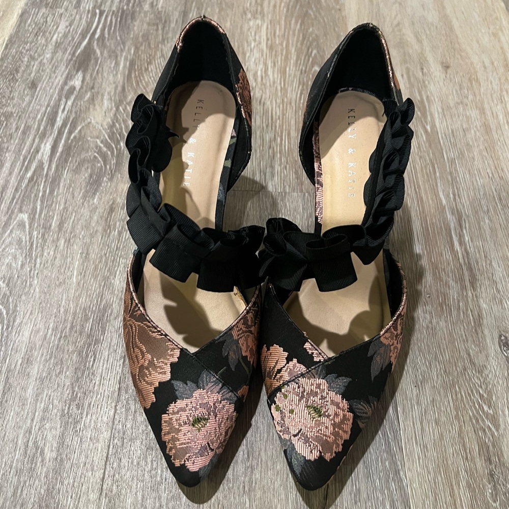 Kelly & Katie pumps… <<BRAND NEW>>